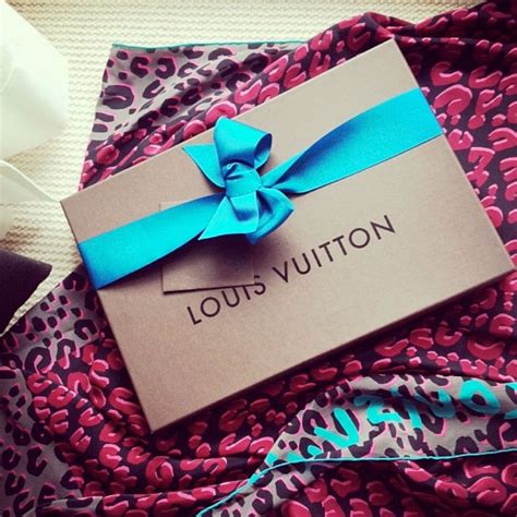 louis vuitton leo scarf|louis vuitton scarf women.